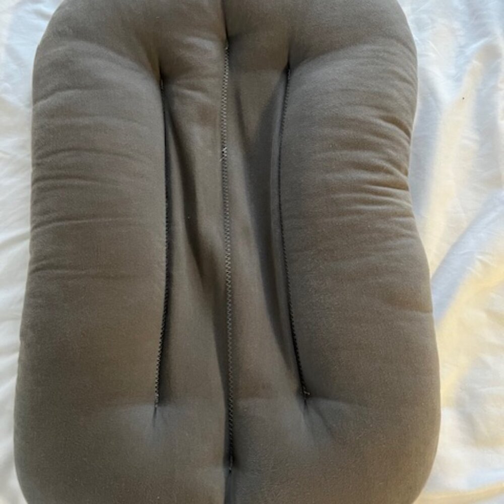 Snuggle Me Infant Lounger with Covers